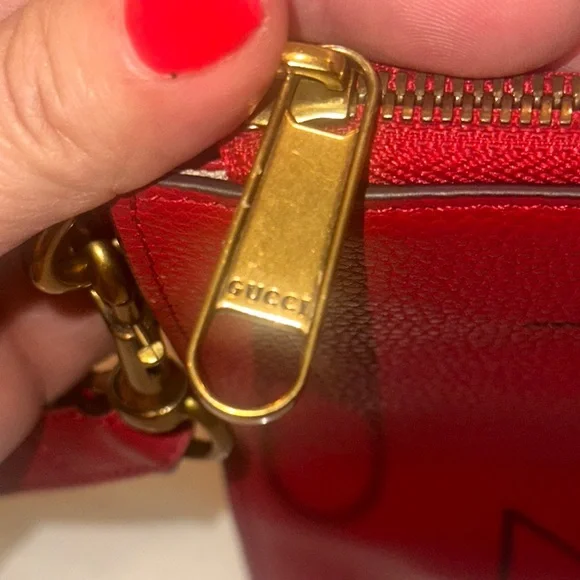 Gucci Red Pebbled Calfskin Leather Clutch / Pouch with GG Logo & gold hardware - Picture 8 of 12